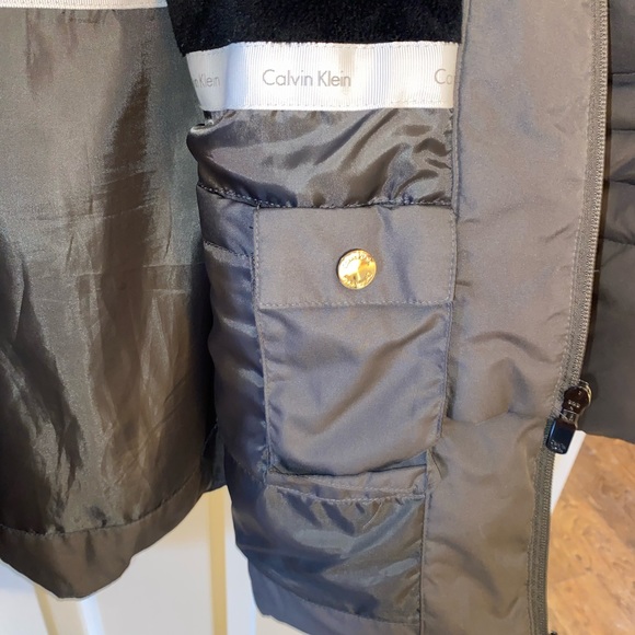 Calvin Klein puffer jacket - Picture 4 of 6